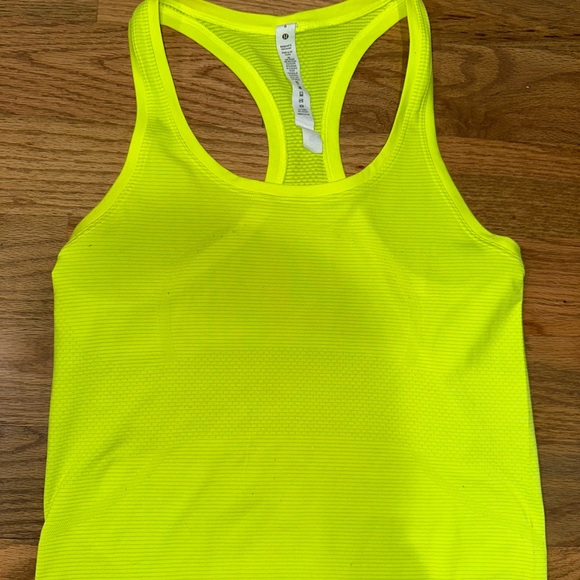 Size 6 lululemon cropped tank! - Picture 3 of 4